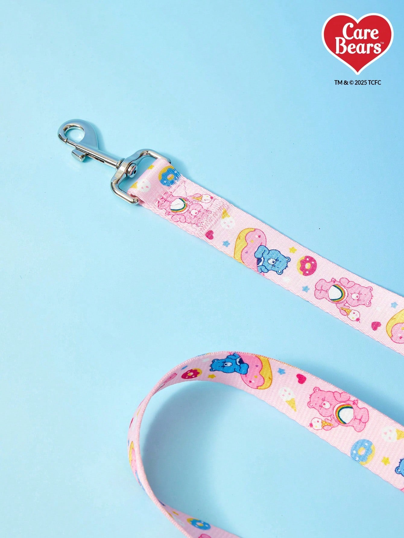 Baby blue polyamide pet leash with colorful heart-shaped bear print and comfortable grip for daily dog walking.