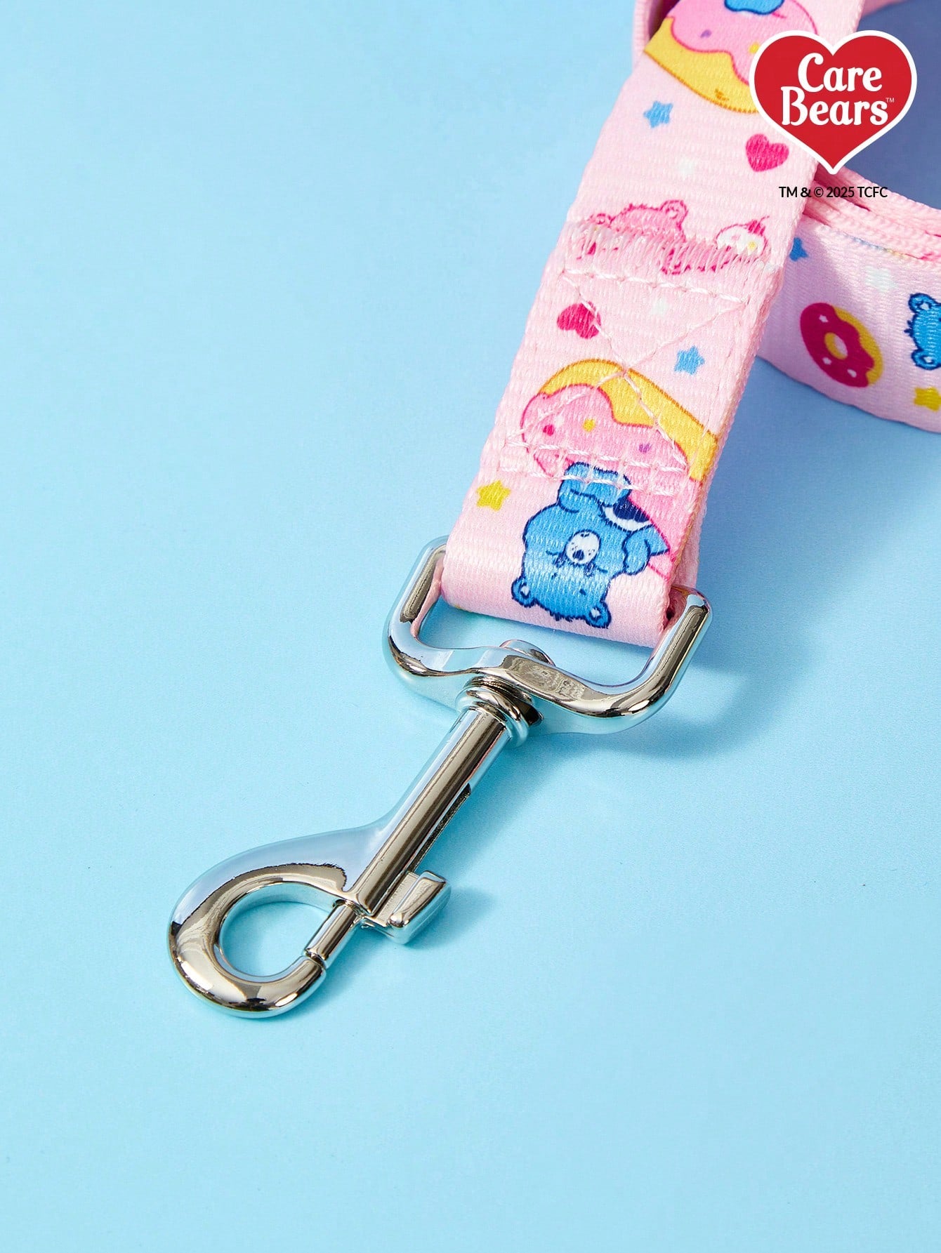 Baby blue polyamide pet leash with colorful heart-shaped bear print and comfortable grip for daily dog walking.