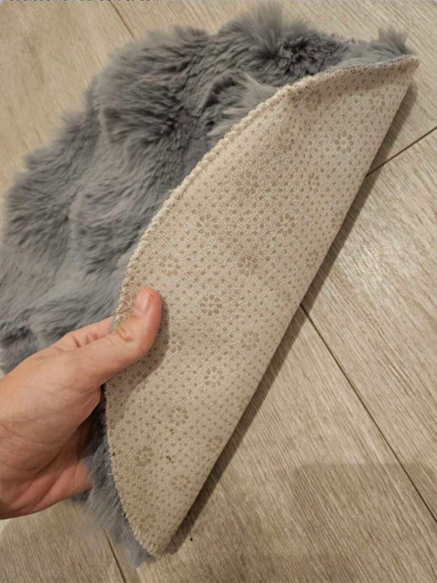 Multicolor round pet sleeping pad made of soft 100% polyester fabric suitable for cats and small pets.