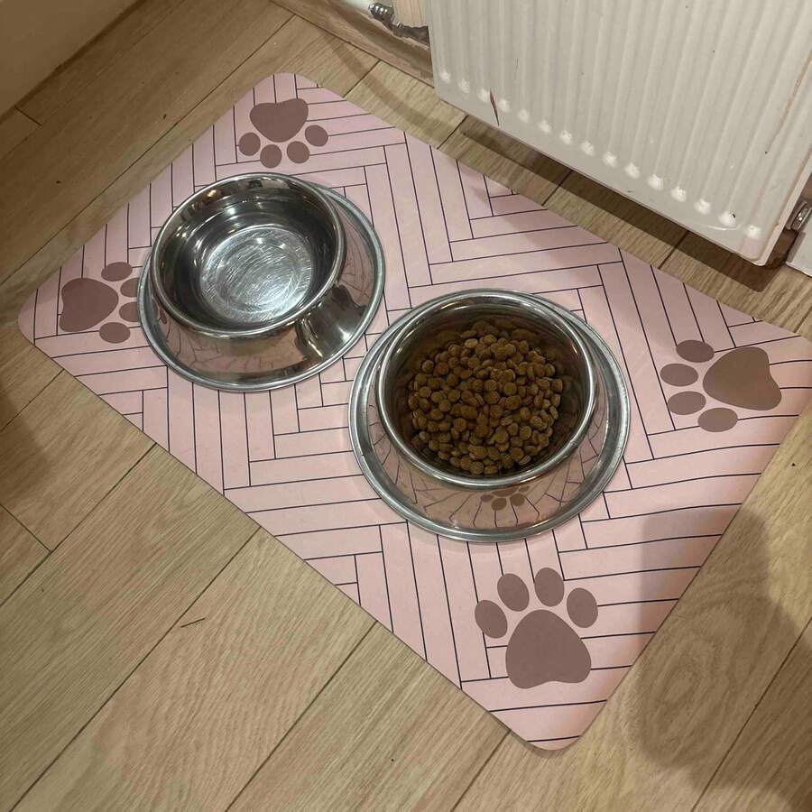 Quick-drying cartoon pet feeding mat for cats and dogs featuring an absorbent splash-proof polyester design.
