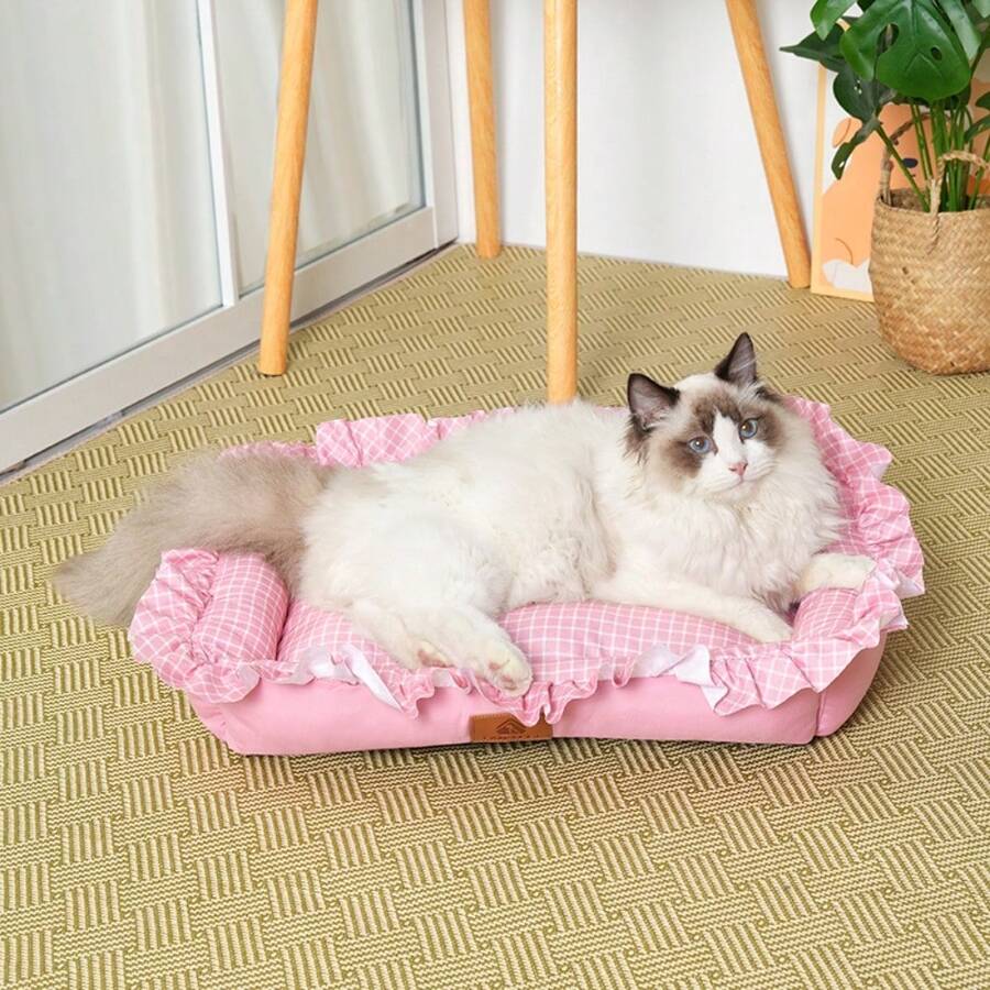 Plaid trimmed soft cooling pet bed mat for cats and dogs made of 100% polyester