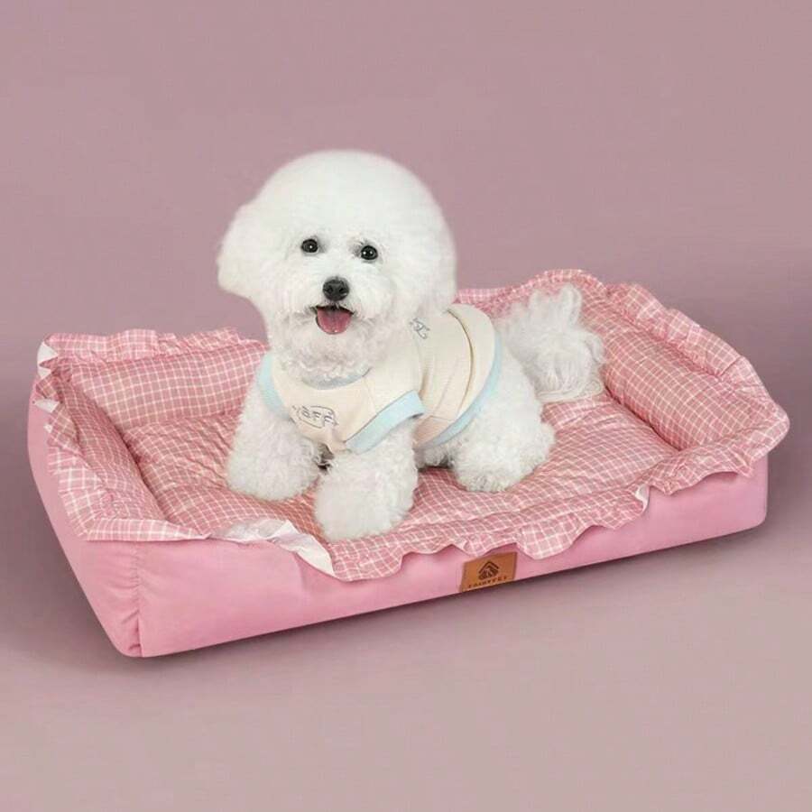 Plaid trimmed soft cooling pet bed mat for cats and dogs made of 100% polyester