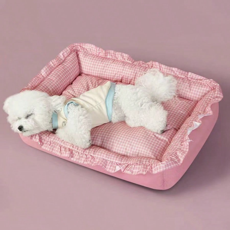 Plaid trimmed soft cooling pet bed mat for cats and dogs made of 100% polyester