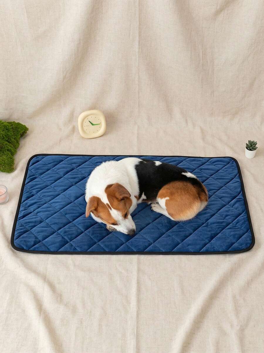 Multicolor self-heating pet mat thermal insulation cushion for cats and dogs made of polyester material.