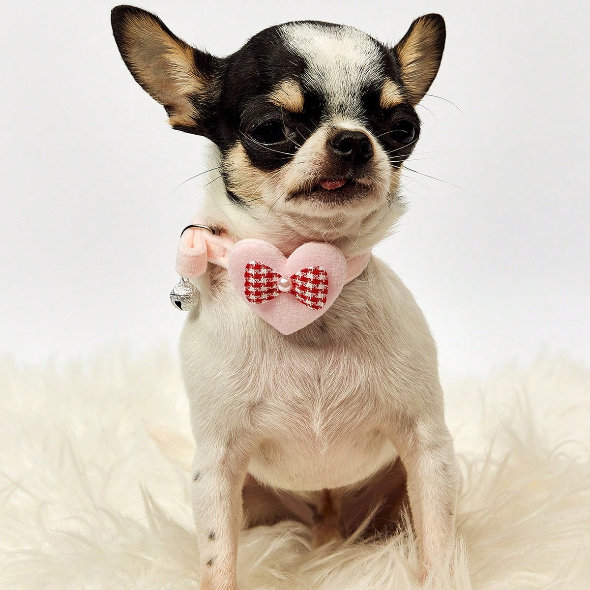 Multicolor adjustable polyester pet collar with cartoon heart-shaped bow decoration and bell pendant for small and medium cats and dogs.