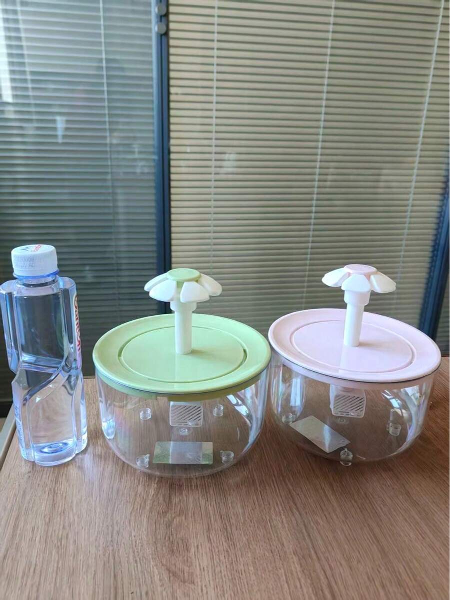 Automatic cat water fountain with 1500ml capacity, floral design, circulation filter, and USB power connection for cats and small dogs.
