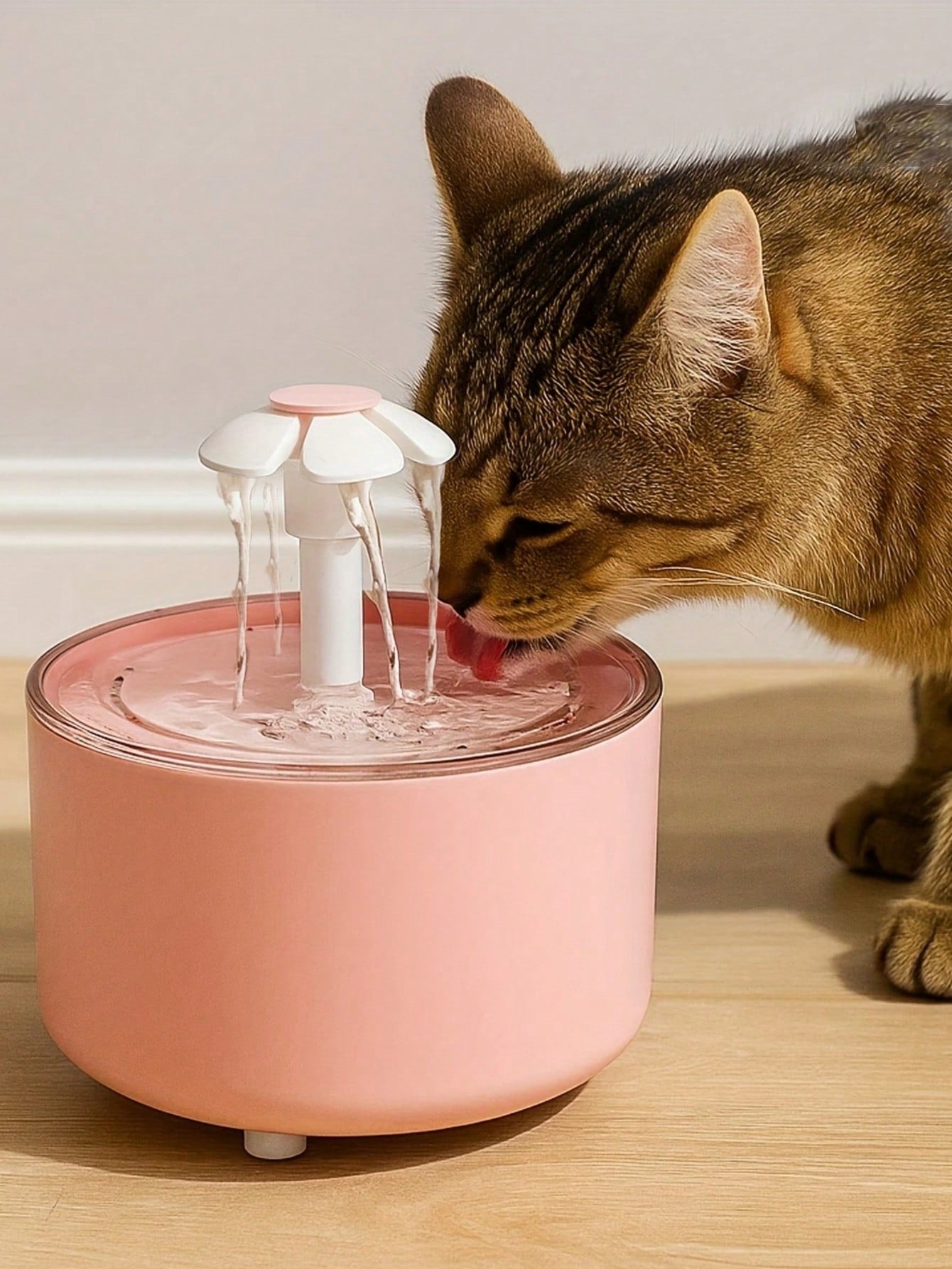 Automatic cat water fountain with 1500ml capacity, floral design, circulation filter, and USB power connection for cats and small dogs.