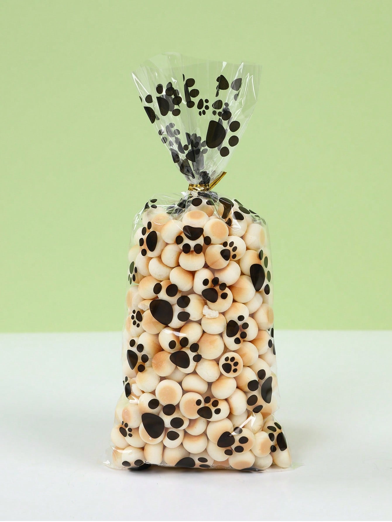 50pcs Plastic Paw Print Gift Bags With Twist Tie, Pet Treats Candy Bags, Portable Pet Bags, Puppy Paw Print Pattern Gift Packaging Bags, Pet Decoration, Baby Shower Party Decoration, Gender Reveal Party Decoration, Puppy Birthday Party Decoration, Dog Paw