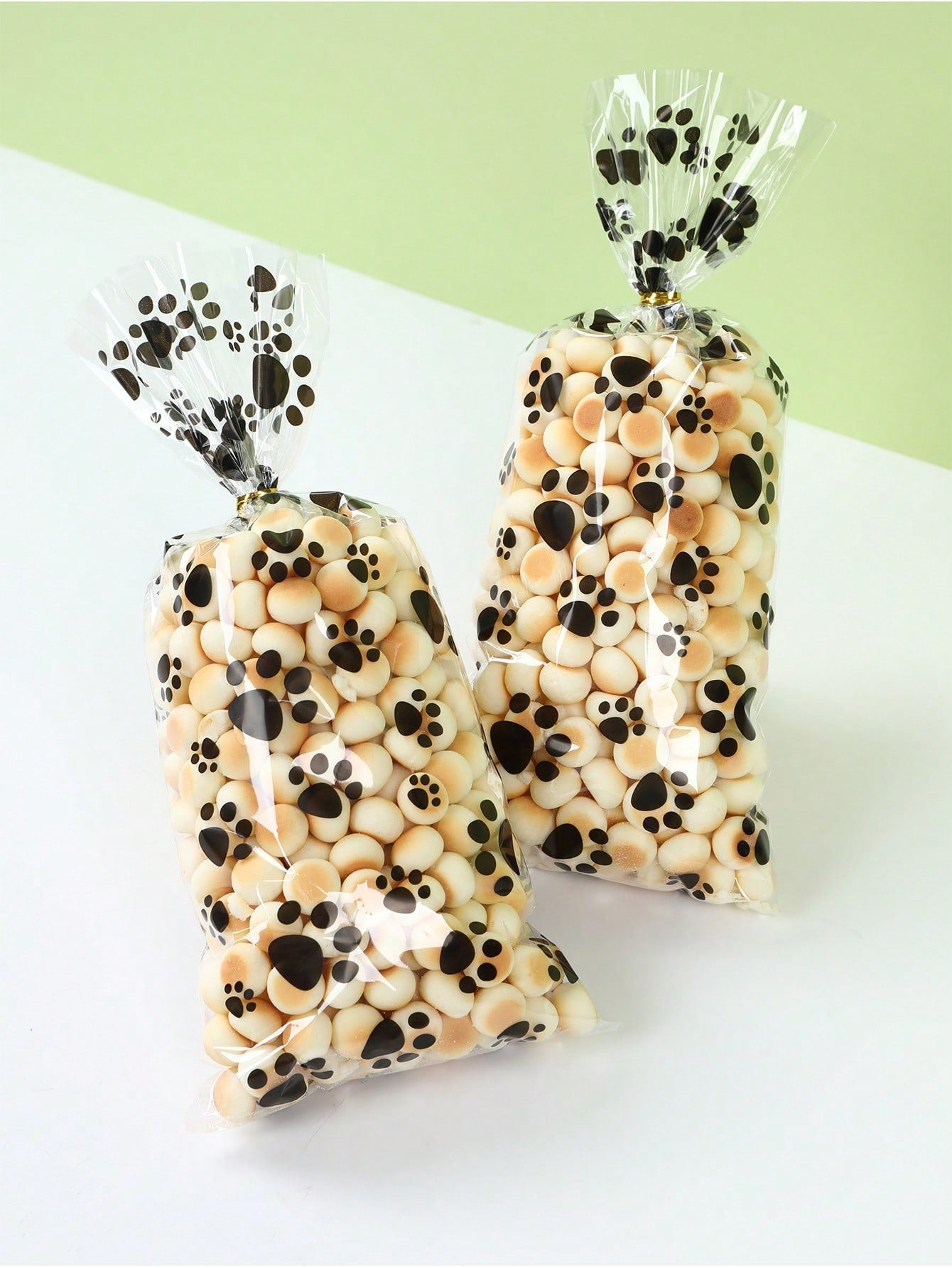 50pcs Plastic Paw Print Gift Bags With Twist Tie, Pet Treats Candy Bags, Portable Pet Bags, Puppy Paw Print Pattern Gift Packaging Bags, Pet Decoration, Baby Shower Party Decoration, Gender Reveal Party Decoration, Puppy Birthday Party Decoration, Dog Paw