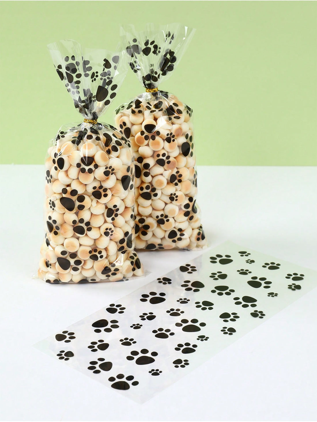50pcs Plastic Paw Print Gift Bags With Twist Tie, Pet Treats Candy Bags, Portable Pet Bags, Puppy Paw Print Pattern Gift Packaging Bags, Pet Decoration, Baby Shower Party Decoration, Gender Reveal Party Decoration, Puppy Birthday Party Decoration, Dog Paw