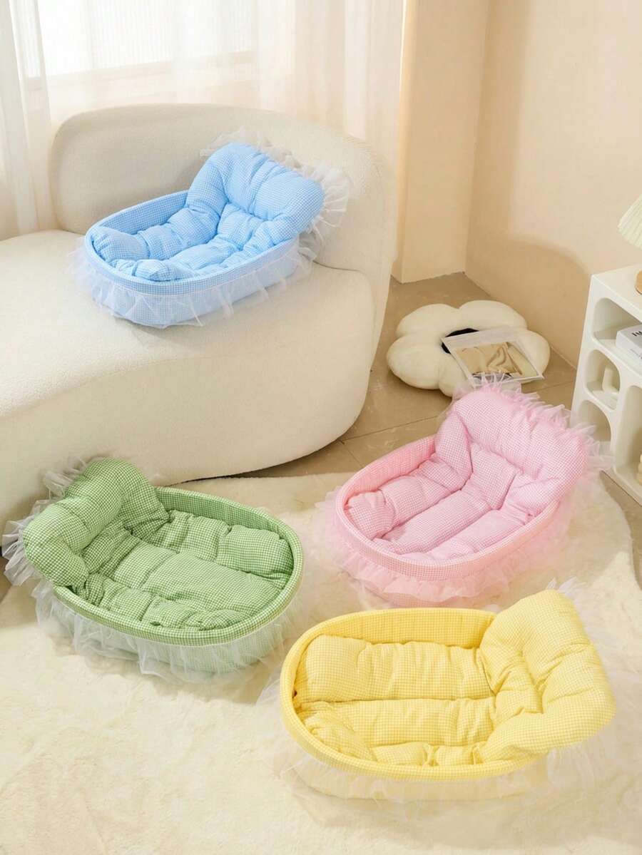 Multicolor four seasons pet bed with 100% polyester fabric and padding for cats and small dogs up to 6kg.
