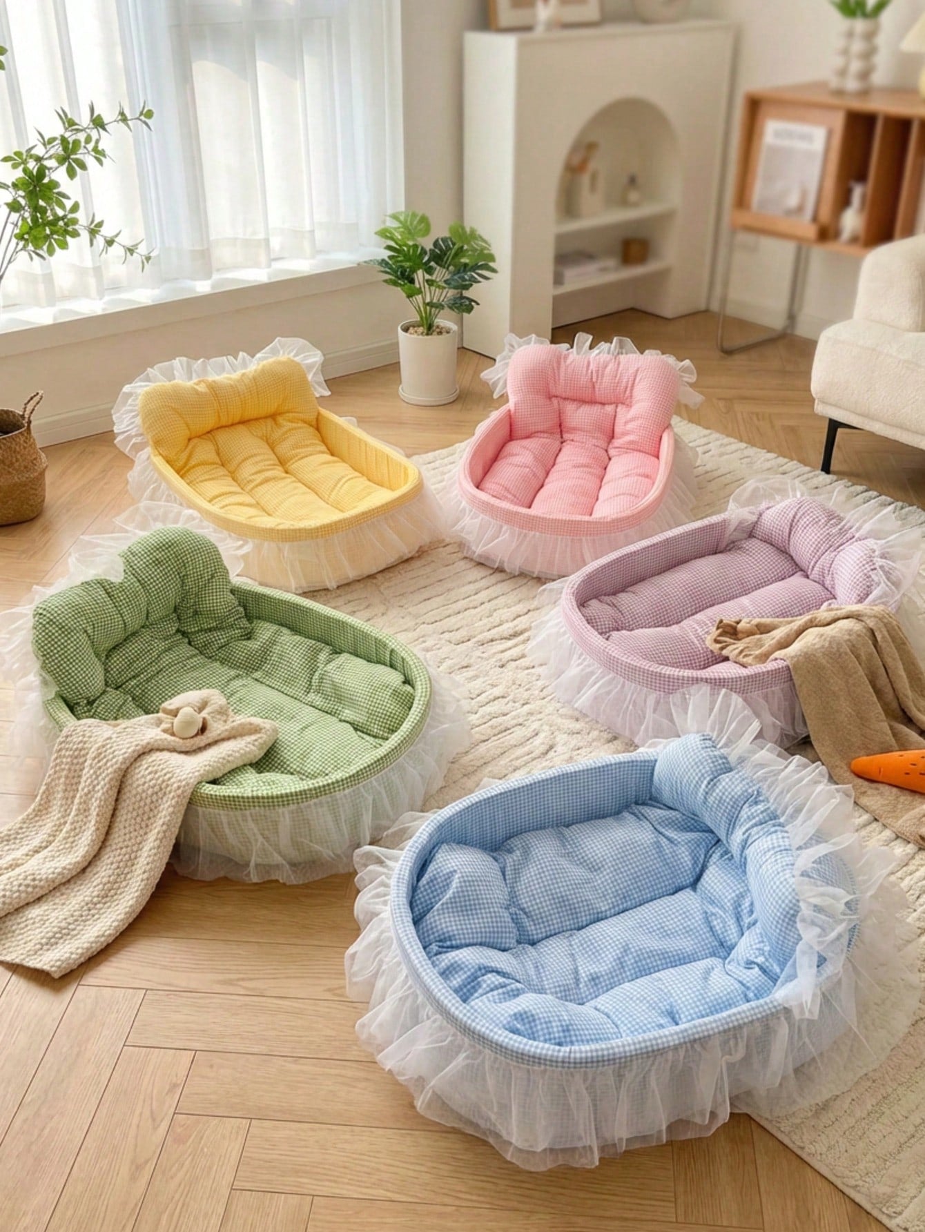 Multicolor four seasons pet bed with 100% polyester fabric and padding for cats and small dogs up to 6kg.