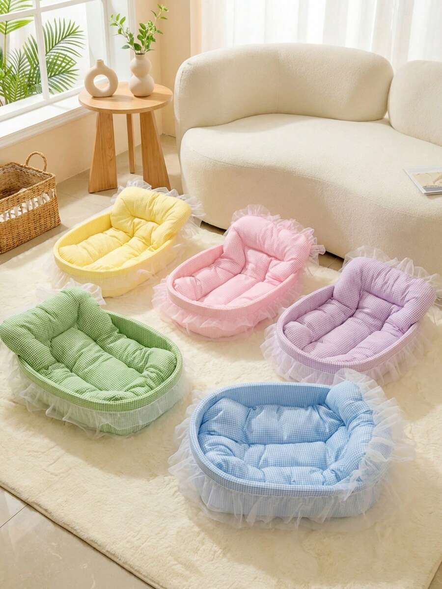 Multicolor four seasons pet bed with 100% polyester fabric and padding for cats and small dogs up to 6kg.