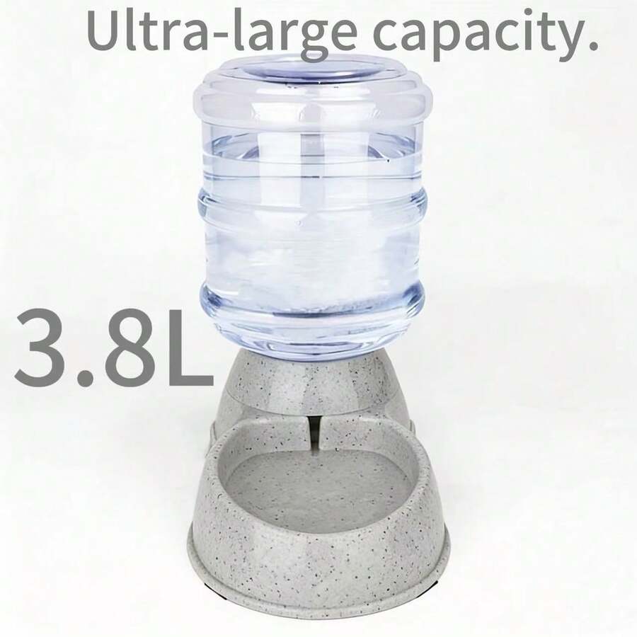 3.8L large-capacity dog feeder made of PP material for pet feeding.