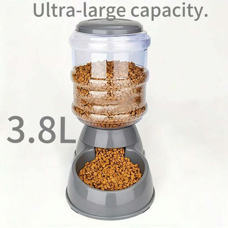 3.8L large-capacity dog feeder made of PP material for pet feeding.