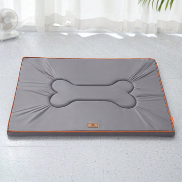 Grey waterproof pet mat made of scratch-resistant polyester fabric for all-season pet comfort.