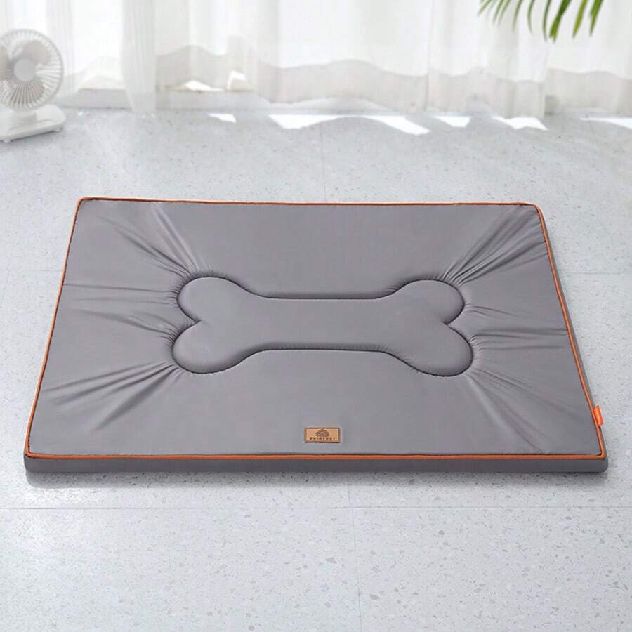 Grey waterproof pet mat made of scratch-resistant polyester fabric for all-season pet comfort.