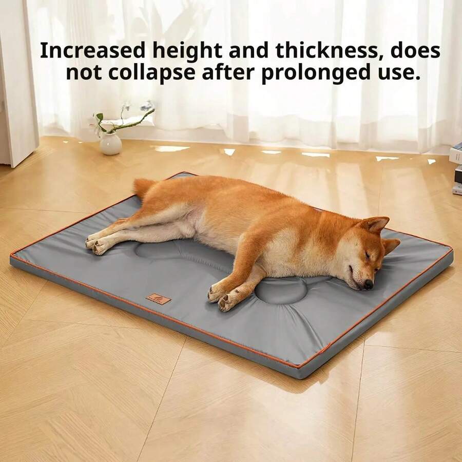 Grey waterproof pet mat made of scratch-resistant polyester fabric for all-season pet comfort.