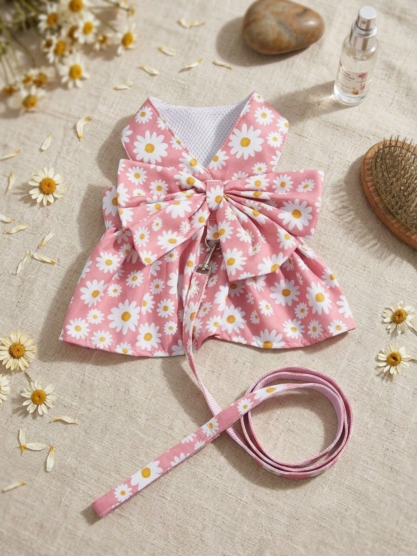 Multicolor daisy floral printed pet collar and leash set with bowknot detail for cats and dogs