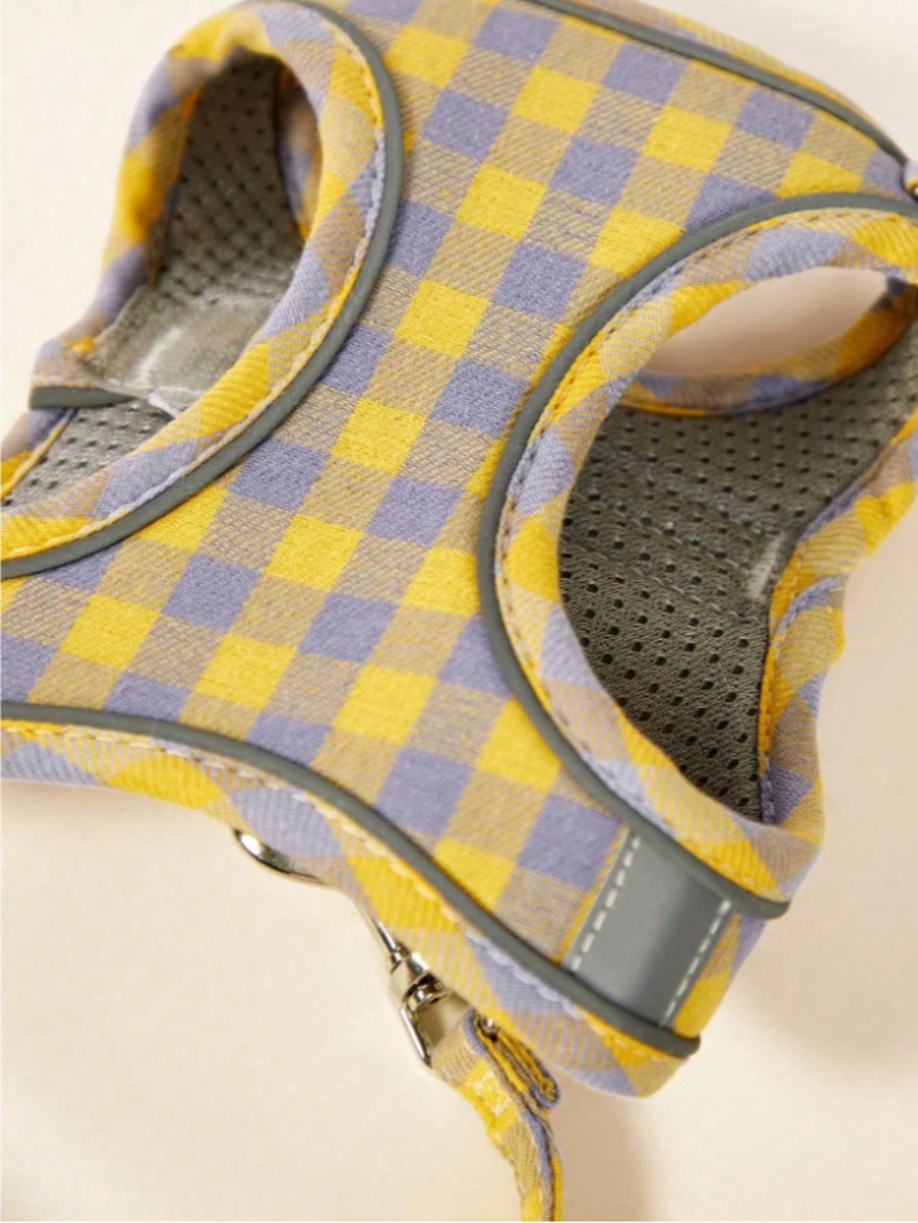 Multicolor plaid breathable vest-type dog harness made from polyurethane PU, suitable for cats and small to medium-sized dogs for outdoor use.