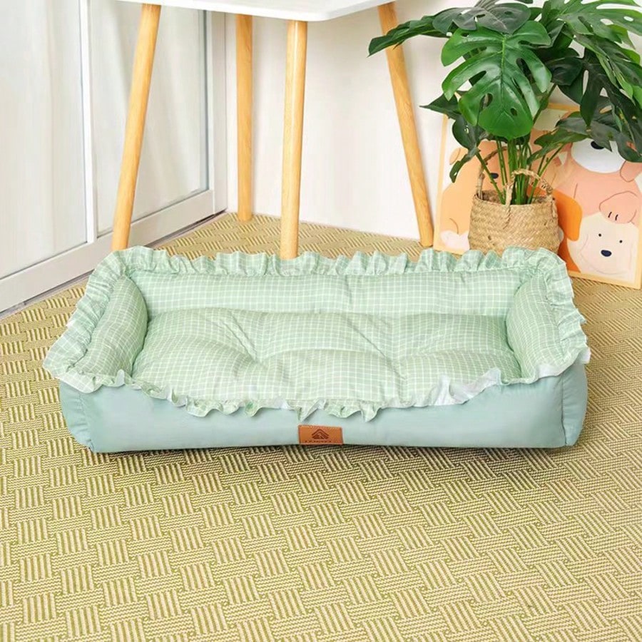 Soft purple plaid colorblock pet sleeping mat cushion for cats and dogs.