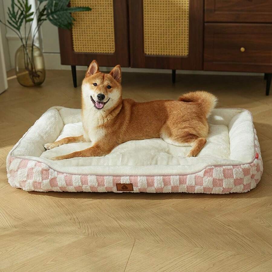Plaid trimmed soft cooling pet bed mat for cats and dogs made of 100% polyester