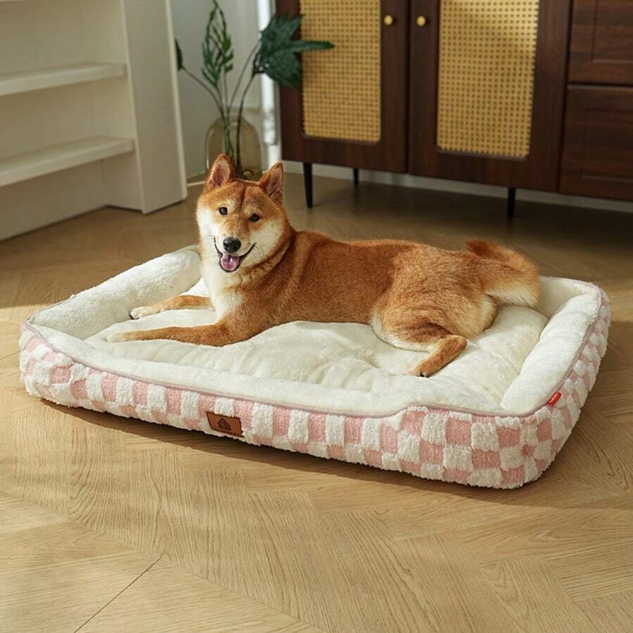 Plaid trimmed soft cooling pet bed mat for cats and dogs made of 100% polyester