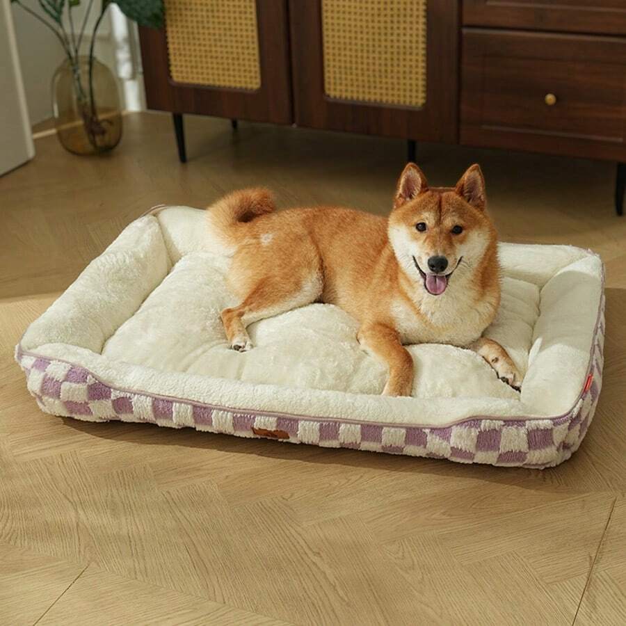 Plaid trimmed soft cooling pet bed mat for cats and dogs made of 100% polyester