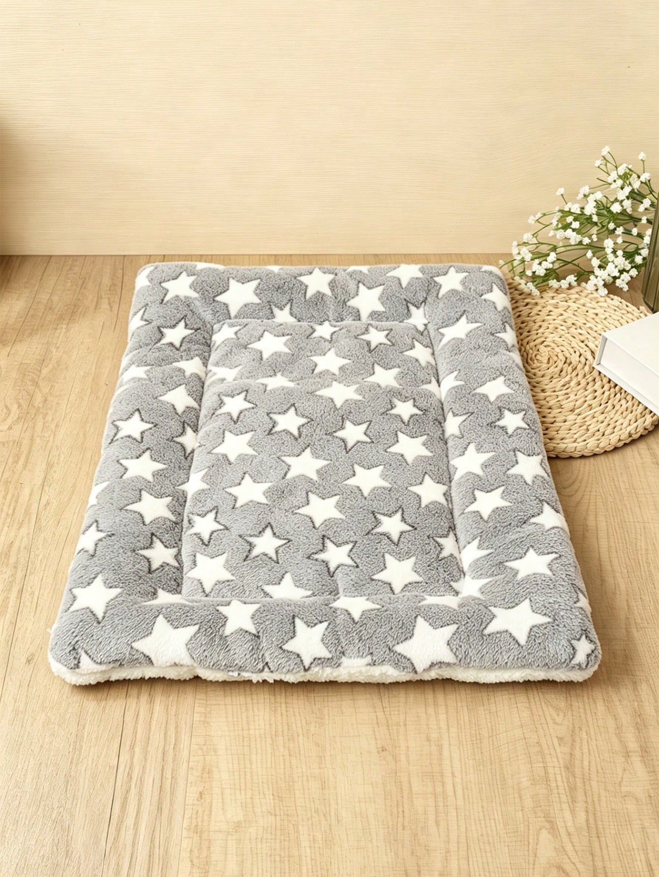 Thickened grey pet bed mat with pink star pattern designed for small and medium cats and dogs