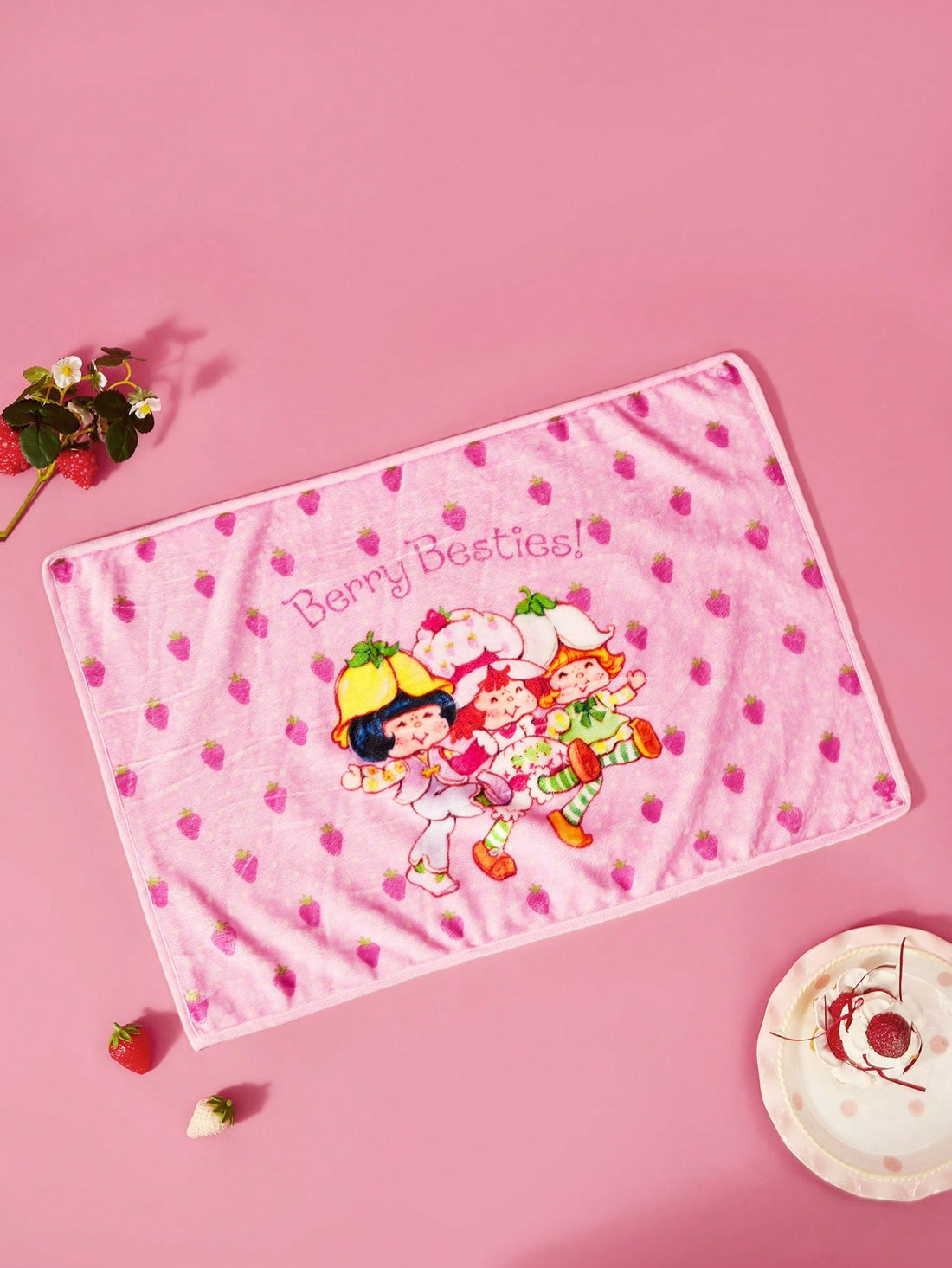 X 1 Piece Cute Three Little Girls Funny Strawberry Polka Dot Printed Blanket Warm And Absorbent Coral Fleece Pet Blanket