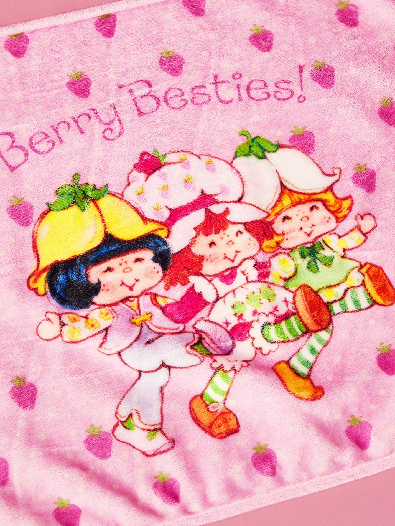 X 1 Piece Cute Three Little Girls Funny Strawberry Polka Dot Printed Blanket Warm And Absorbent Coral Fleece Pet Blanket
