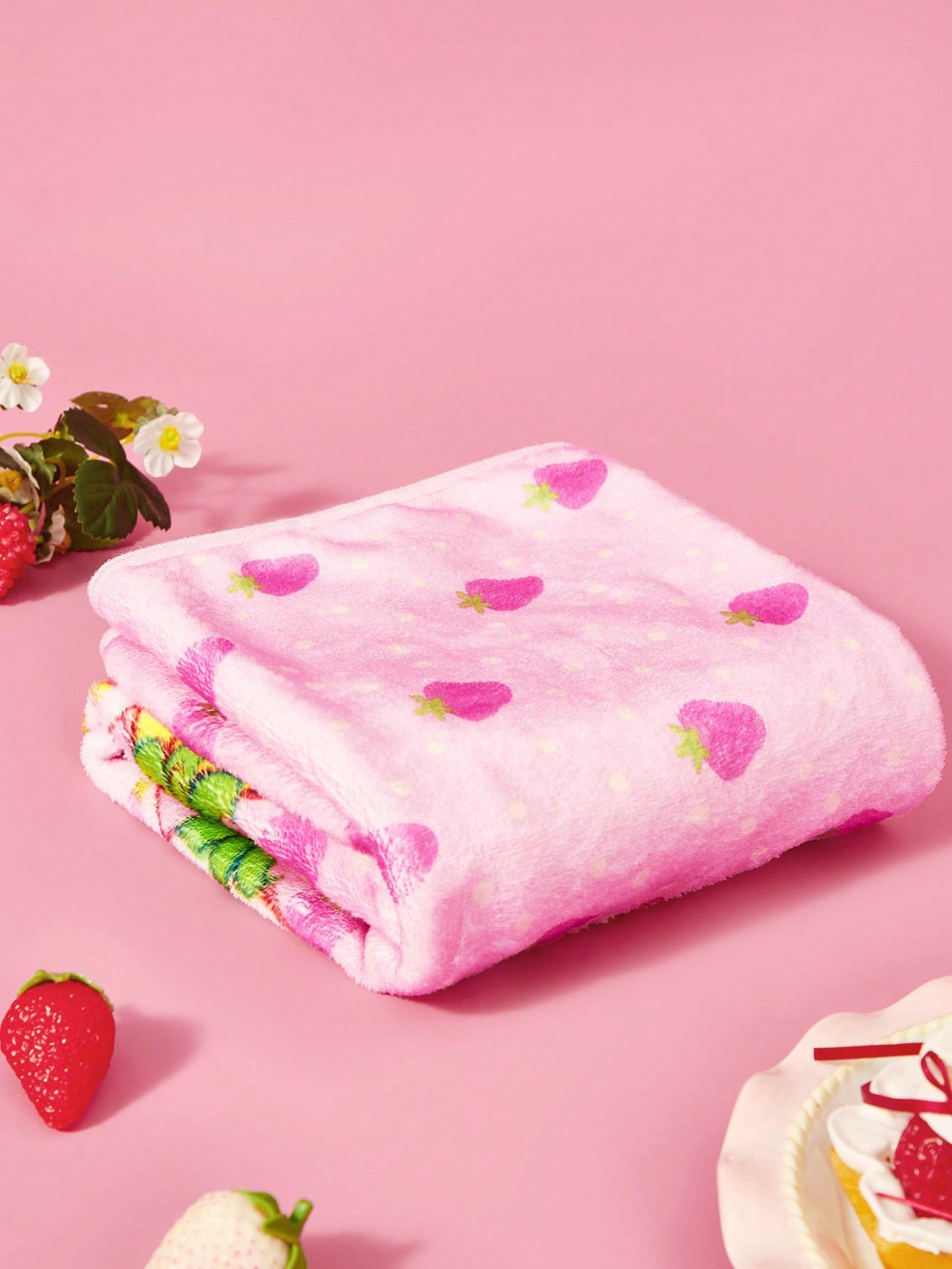 X 1 Piece Cute Three Little Girls Funny Strawberry Polka Dot Printed Blanket Warm And Absorbent Coral Fleece Pet Blanket
