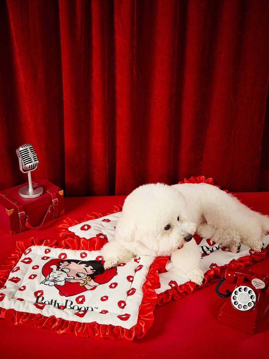 Yellow SpongeBob SquarePants memory foam pet nest bed for cats and dogs