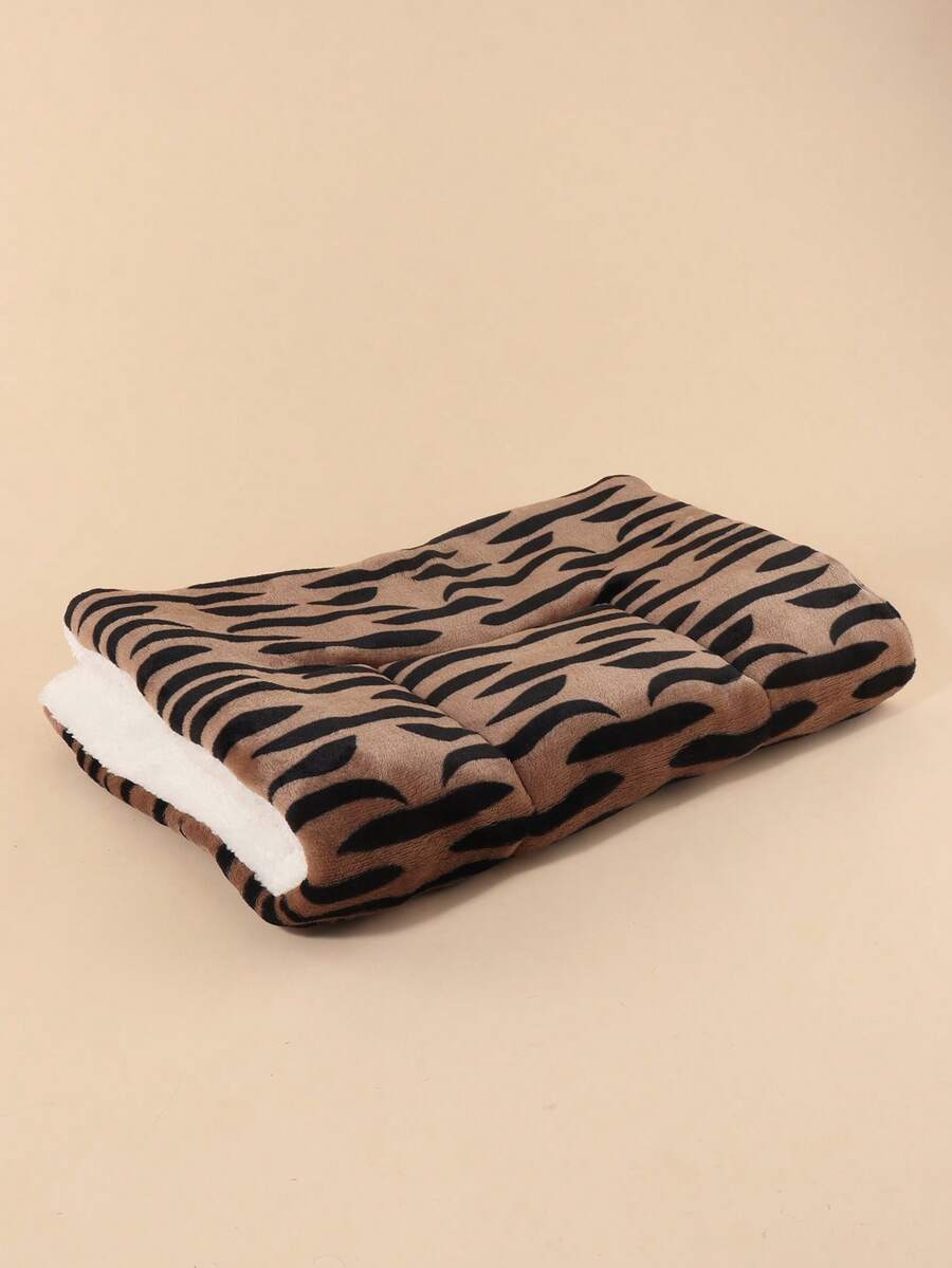 Thickened grey pet bed mat with pink star pattern designed for small and medium cats and dogs