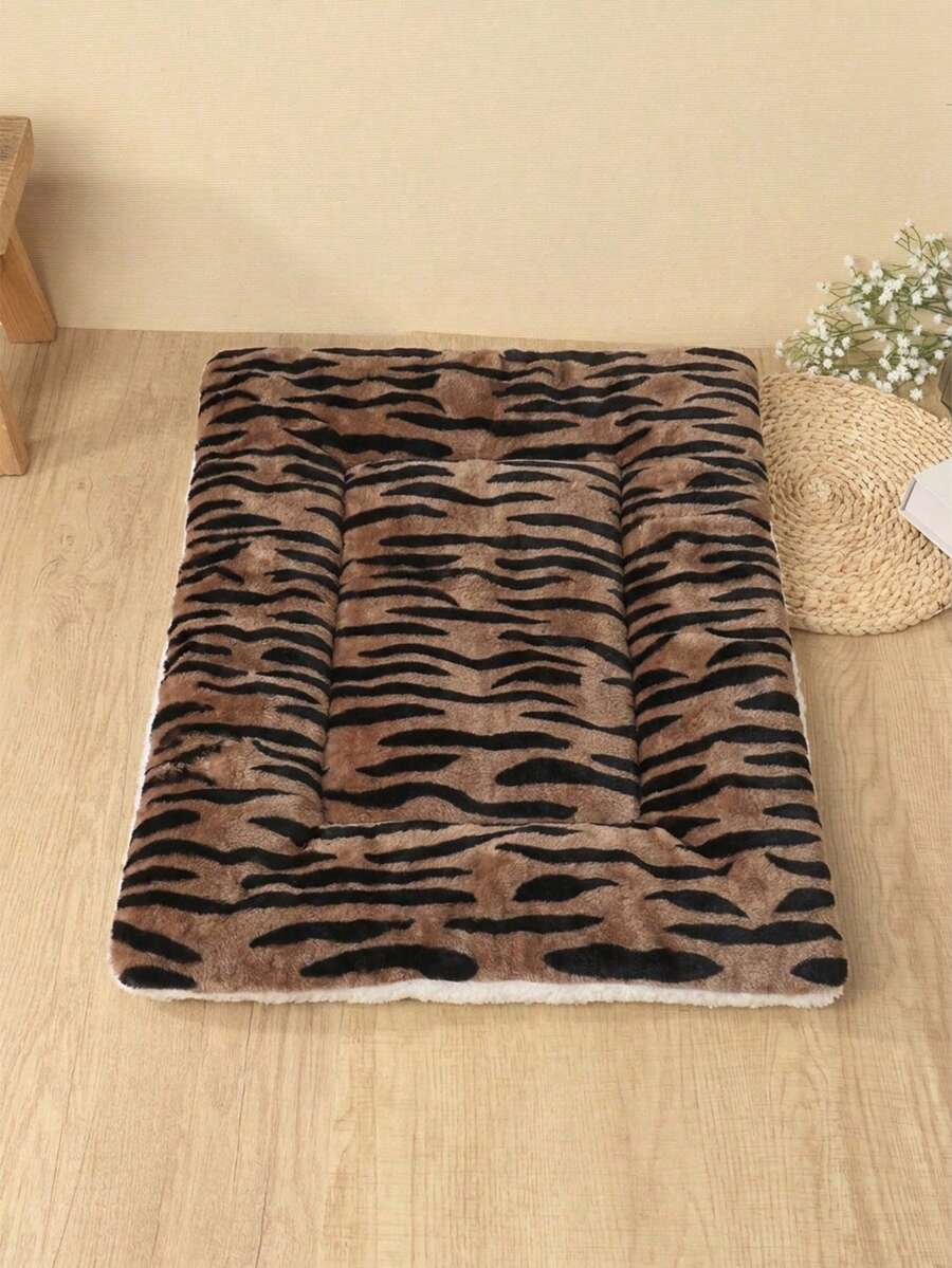 Thickened grey pet bed mat with pink star pattern designed for small and medium cats and dogs