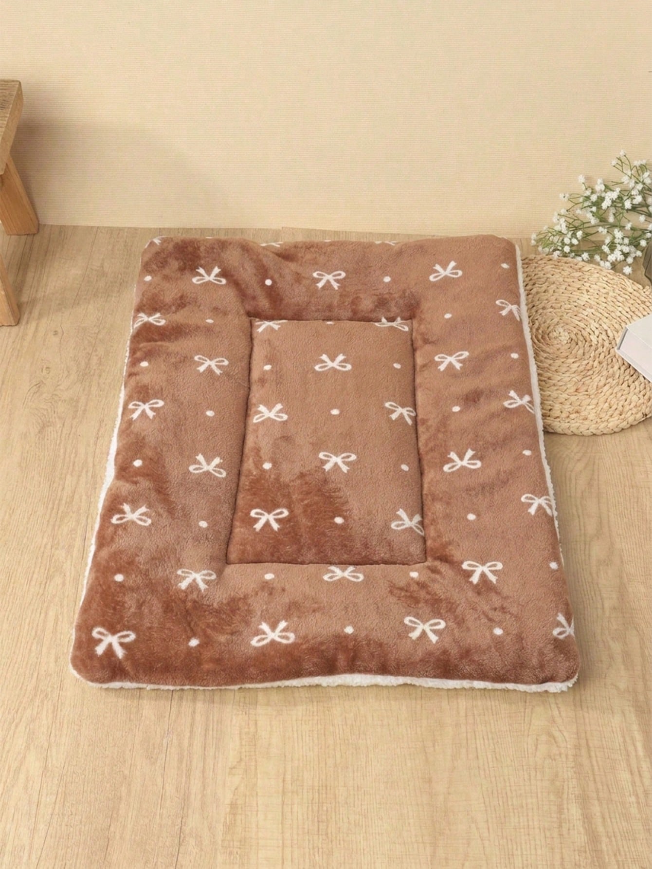 Thickened grey pet bed mat with pink star pattern designed for small and medium cats and dogs
